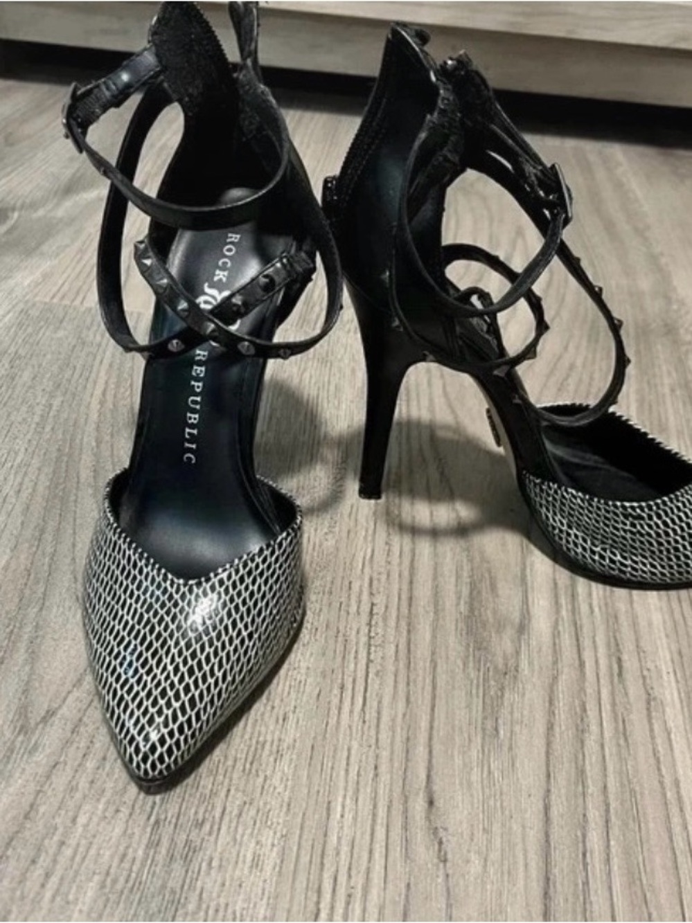 Rock & Republic Black and Silver Mesh Pointed Stiletto Heels